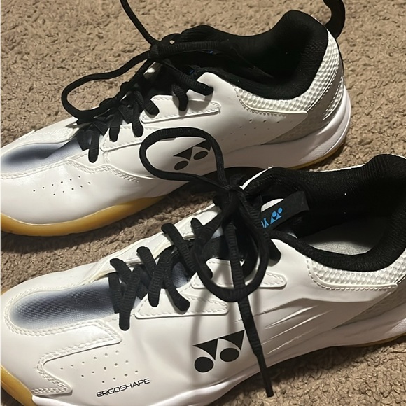 Yonex Men Badminton Shoes - Picture 2 of 2